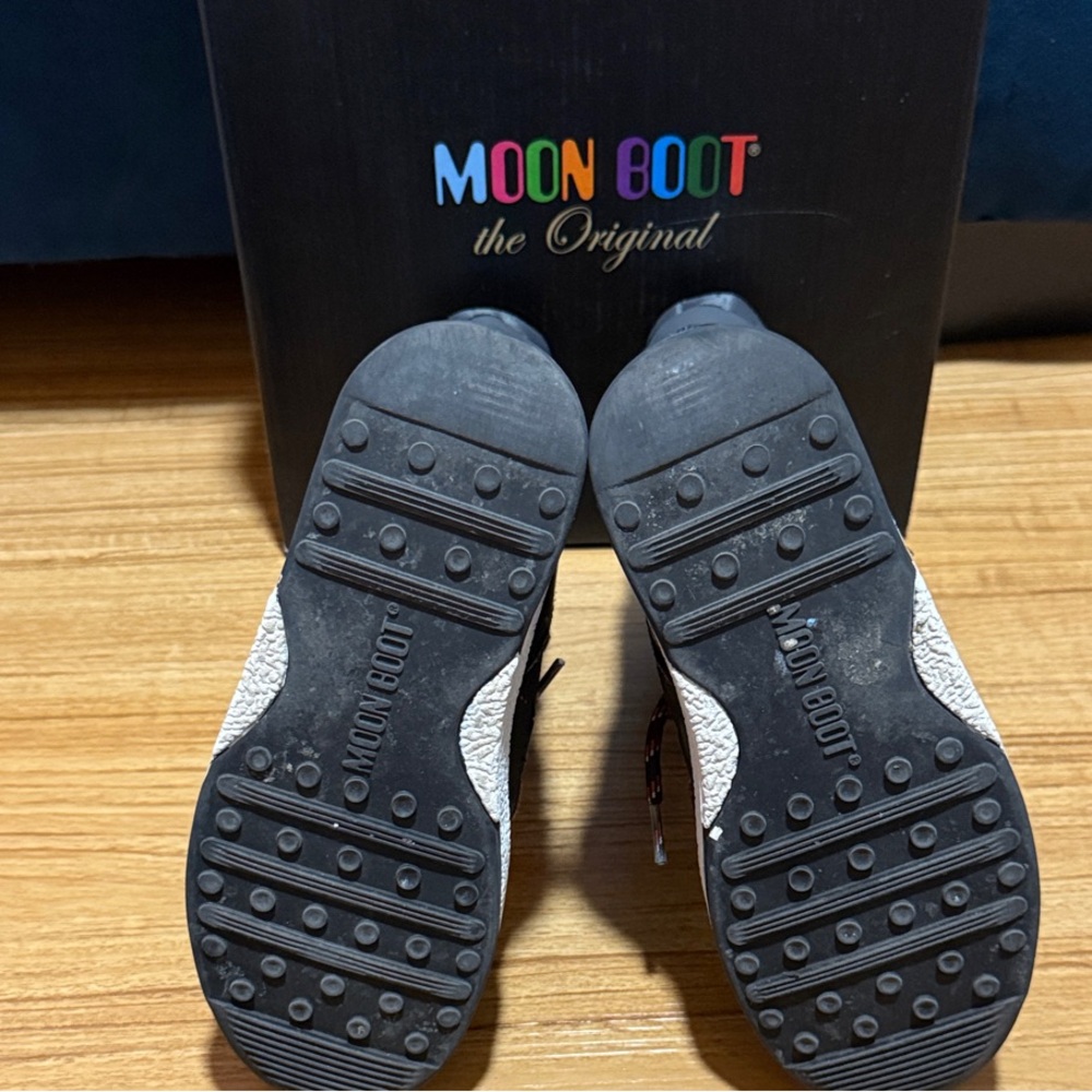 Moon Boot Charcoal (castle rock) and Black Snow Boots - Picture 3 of 4